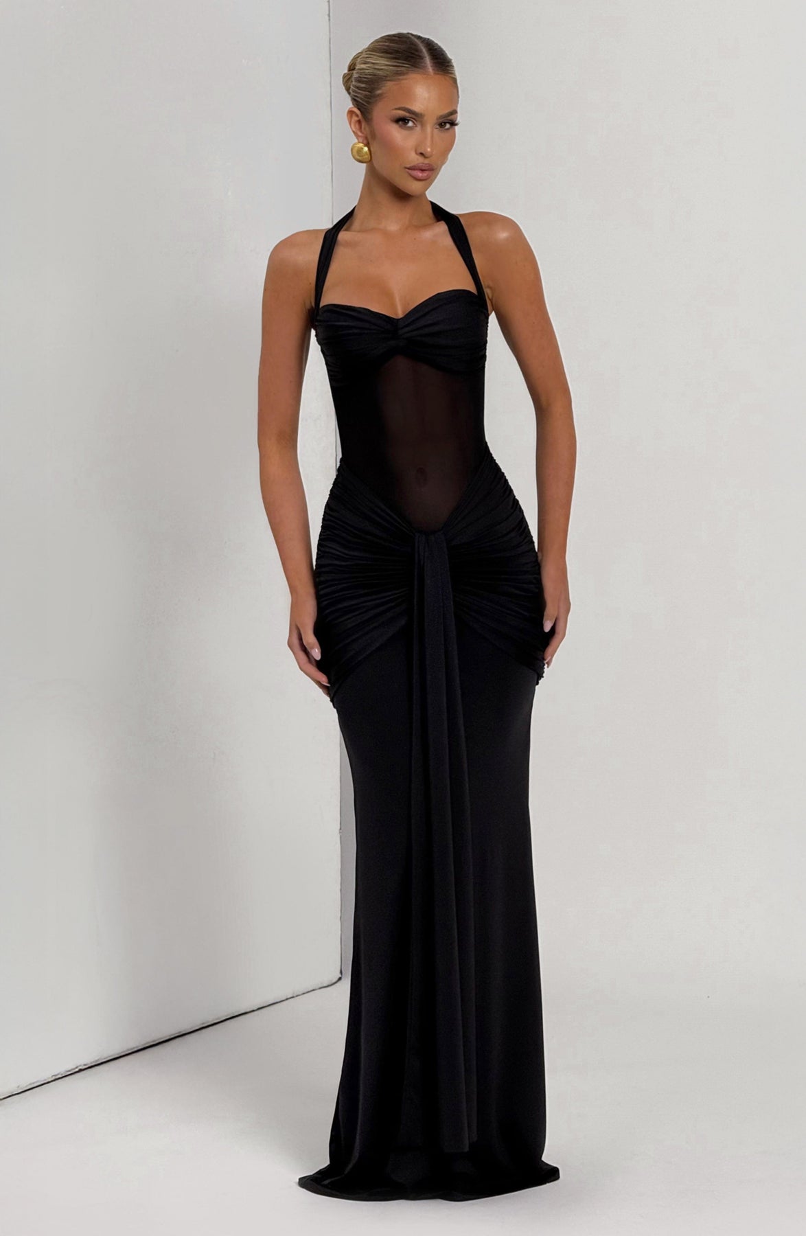 Mesh dress with train and ribbon